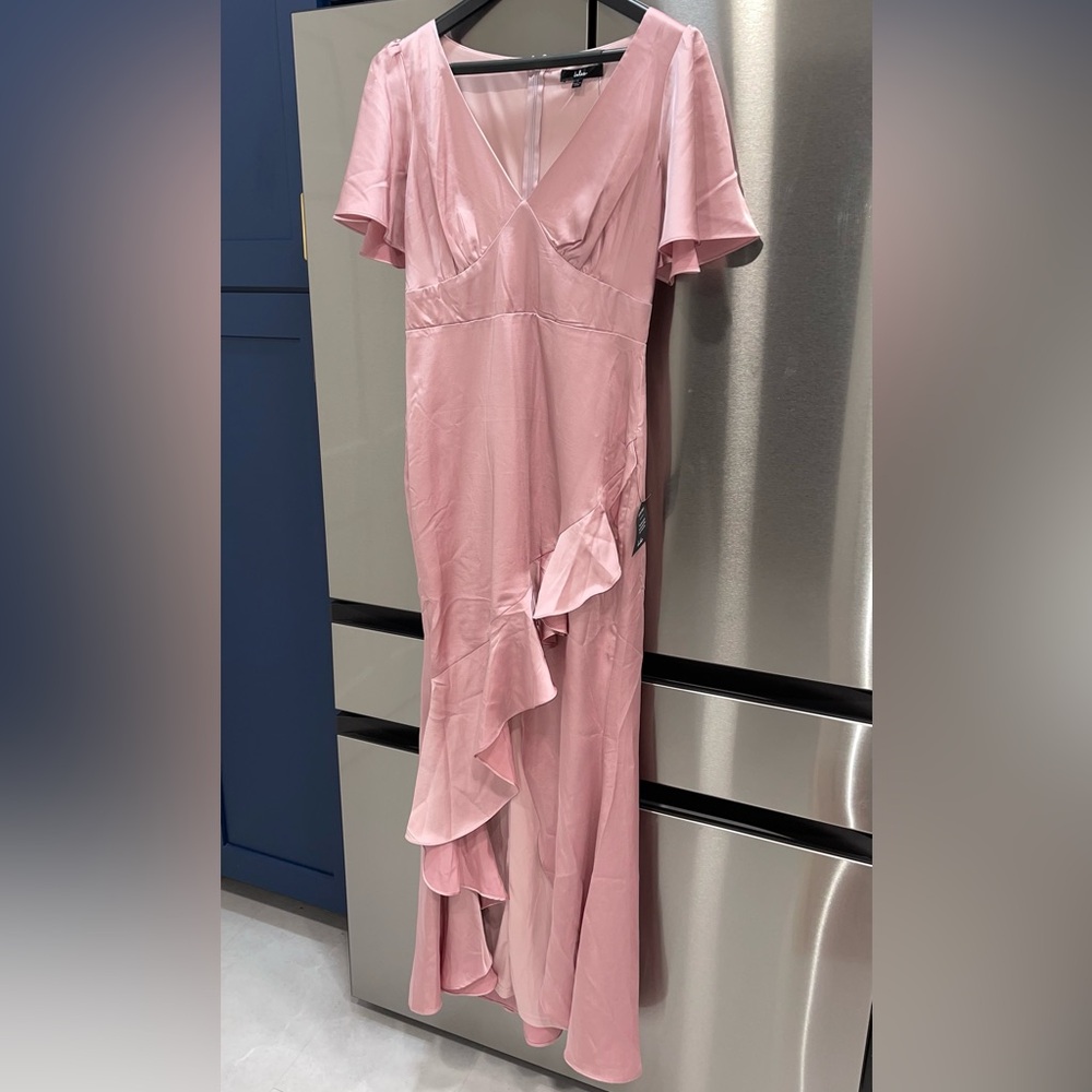 Lulus size large dress. Never worn, tags on. Beautiful but did not fit